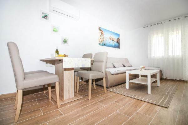 Appartement Mara à Rogoznica  Extérieur photo