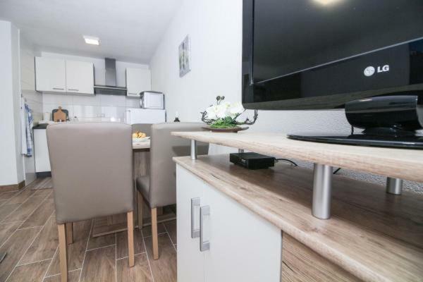 Appartement Mara à Rogoznica  Extérieur photo