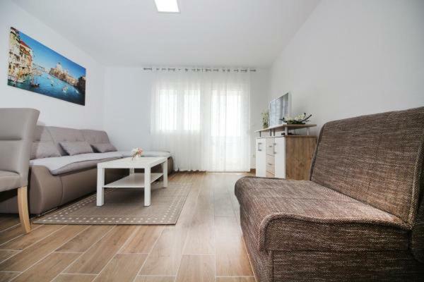 Appartement Mara à Rogoznica  Extérieur photo